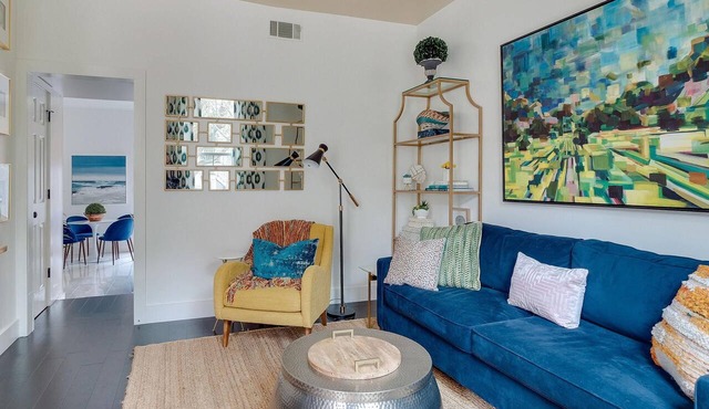 Modern Executive Rental w/Parking + Courtyard Near Forsyth by Lucky Savannah in Savannah