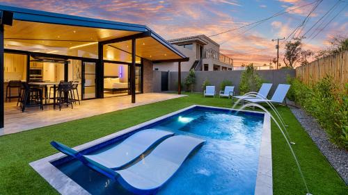 Modern Home Near Old Town with Pool 4bd & Cornhole in Scottsdale