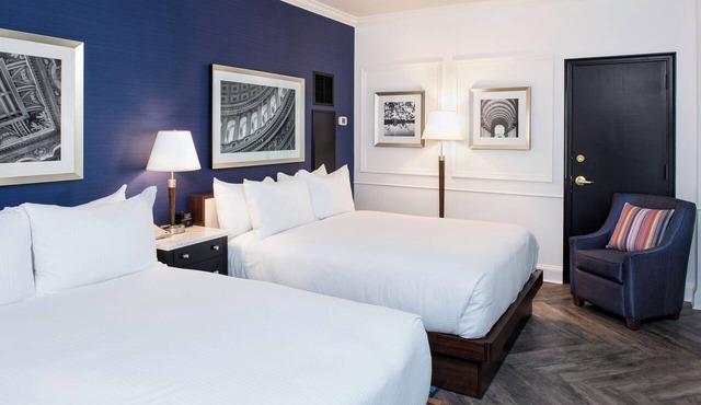 Modern Queen Stay | Near DC Attractions | Gym Access, Onsite Bar & Restaurant in Washington