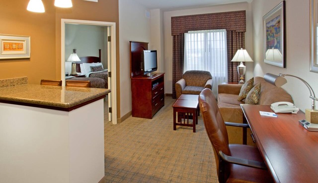 Modern Suite | Free Breakfast + Pool + Hot Tub in Webster