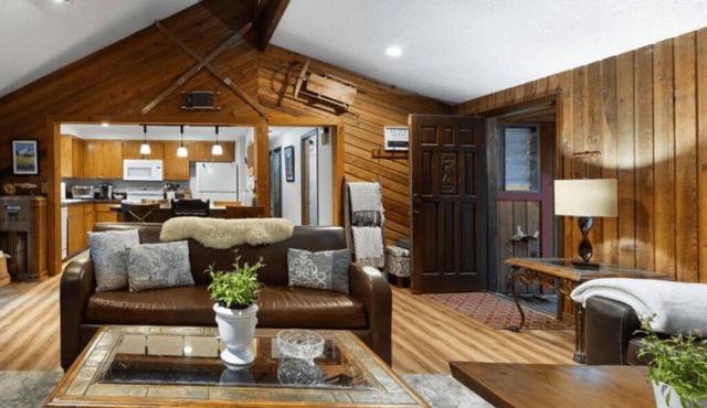 MTN Cabin-Hot Tub-Fire Pit-Games-Sleeps 10! in Mount Hood Village