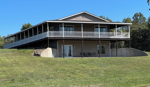 Nanny's Place-Cozy Entire Home Getaway B&B by Shawnee Hills Wine Trail and Parks in Jonesboro
