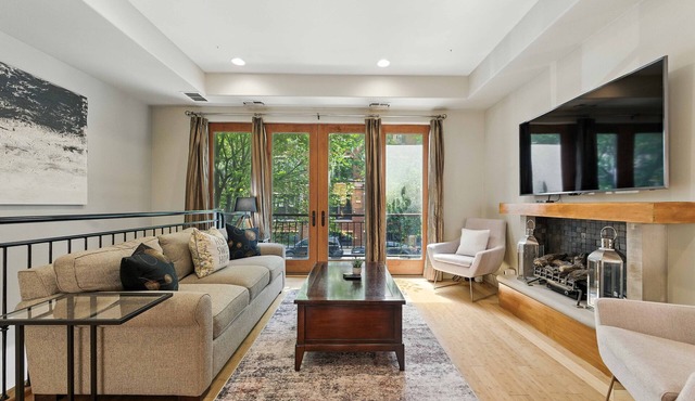 NEW! Spacious 3-Bed West Loop Townhouse, 1 Car Garage by AllSet Turnover in Chicago