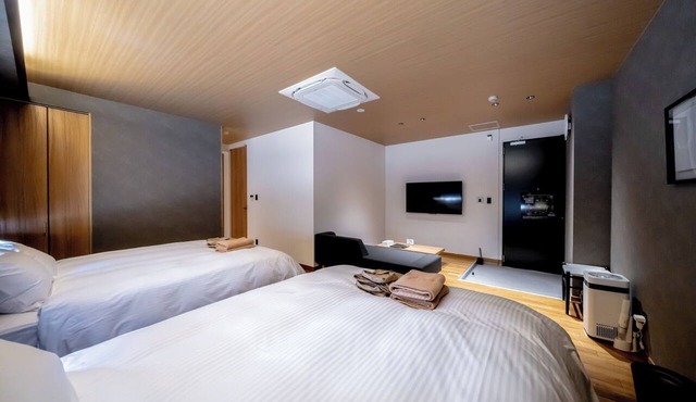 NonSmoking Deluxe Twin Room 2nd Floor 38m2 M201 Two Queen Beds/Hatsukaichi Hiroshima in Hatsukaichi