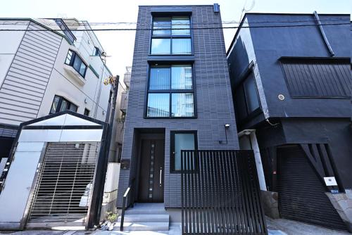 NY Hotel Premium 2 新宿3階建て4室1バスルーム1シャワー3トイレ