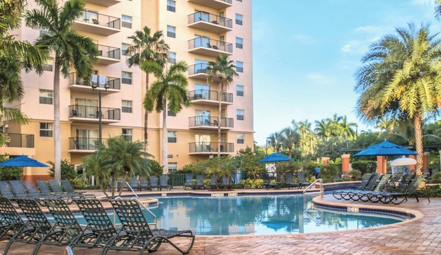OFFICIAL LISTING | Wyndham - Palm Aire Resort 2BR Condo w/Balcony, Pools & More in Pompano Beach