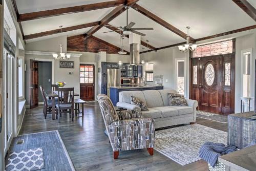 Pet-Friendly Branson Area Home: Hot Tub, Game Room in Reeds Spring