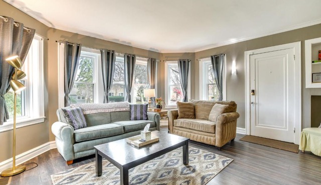 Pet-Friendly Family Apartment - Near NU Campus! in Evanston