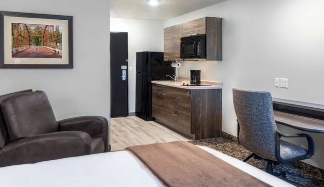 Pet-Friendly Room w/Modern Kitchenette Perfect for Your Marion Getaway in Marion County