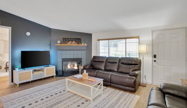 Pine Haven Cozy Lake Escape King Suite Fire Pit Fast Wi-Fi in Tygh Valley