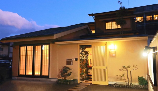 PREMIUM VILLA REN/Reward Time Just for You.