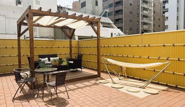 Private 5-bedroom house for 14 guests | Rooftop terrace | Airport shuttle
