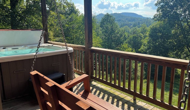 Private Creekside Mountain View Retreat - Hot Tub/Game Room/Fire Pit in Murphy