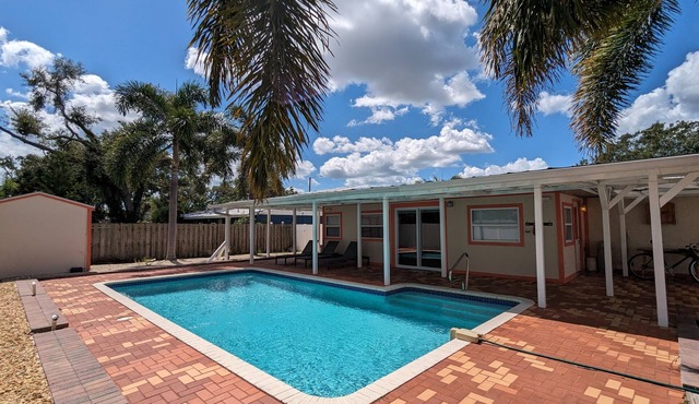 Private Heated Pool 2BD/1BA Just 6 Miles to Siesta in Sarasota