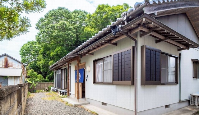 Private rental accommodation with guaranteed parking for 2 cars in front of the Inner Shrine 1 min/Ise Mie