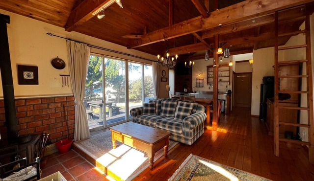 Private resort 10 seconds walk from the ocean, villa for rent on Oshima Island, Tokyo