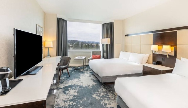 Refreshing Getaway Trip! 3 Convenient Units, Pet-friendly Property w/Pool in Redwood City