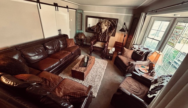 Rustic Luxe 4BR 2.5 Bath 1.5 Acres, in Heart of Brighton – Entire Spacious Home in Brighton