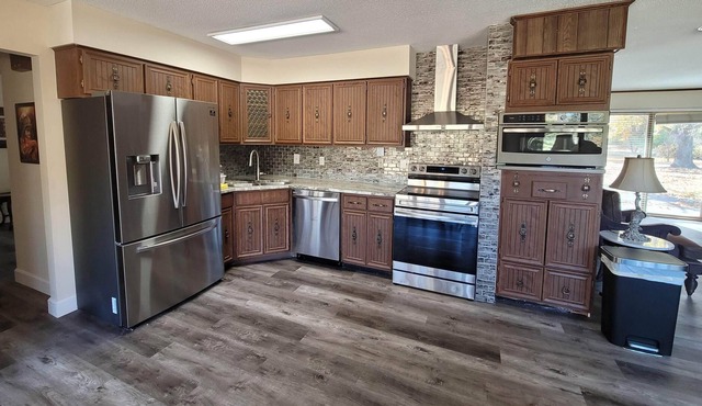 Rustic Spacious Villas, Forest Settings w/ Lake view- Free Access on Golf Course in Murphysboro