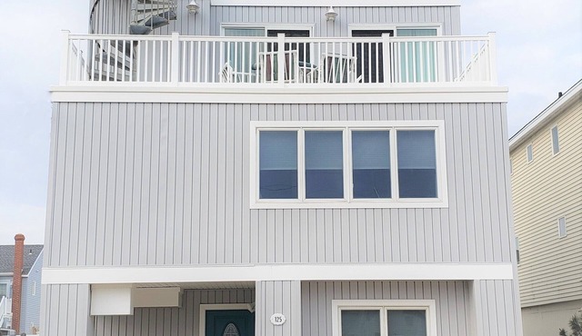 Ship Bottom LBI 4 Bedroom Home with pool and ocean views- 1 house from the beach in Ship Bottom