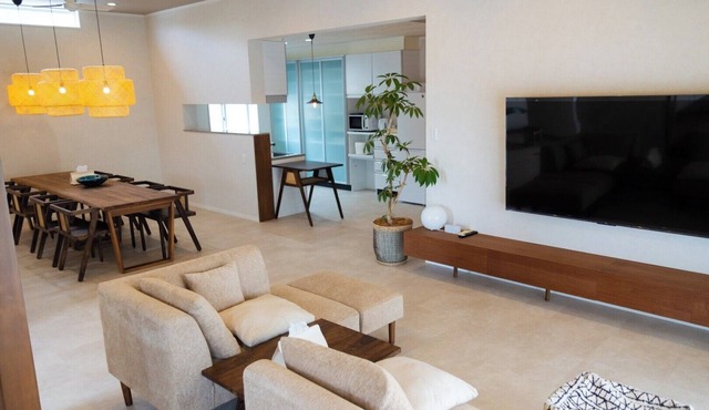 Spacious Okinawa House for 10｜BBQ Garden｜Free Parking｜Near Churaumi & Junglia!