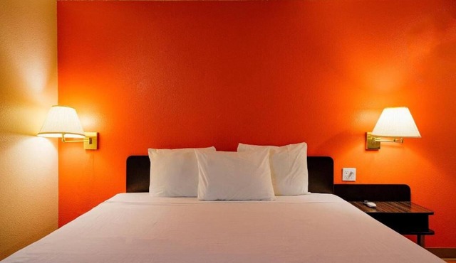 Spacious Room for Exploring Hermiston’s Shops & Dining — Great Central Location in Hermiston