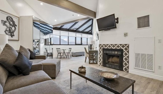 Spacious Ski Haven at Silver King Hotel in Park City