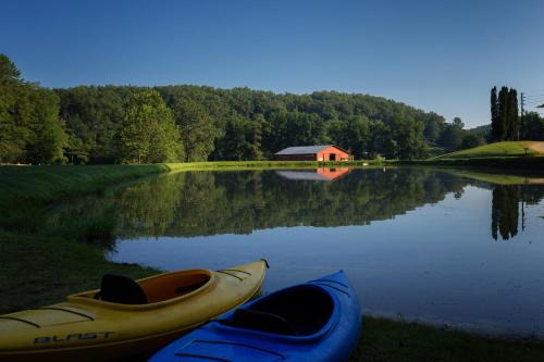 Springmaid Mountain Retreat & Stables in Spruce Pine