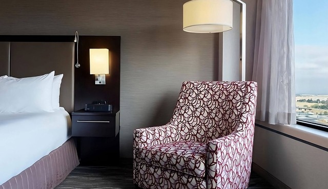 Stay Within 5 Mins to Norman Mineta San Jose Int'l Airport! in Milpitas