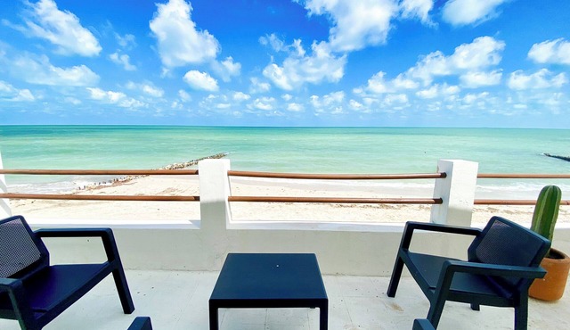 Stunning Views 3 BR, 3baths, Beachfront house w/pool in Chuburná
