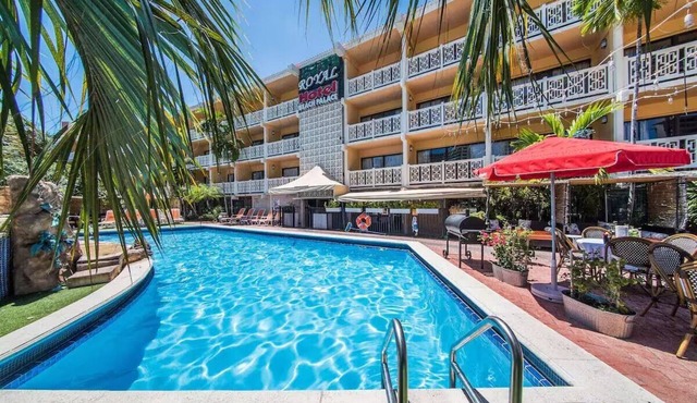 Stylish Fort Lauderdale Stay Near Riverwalk, | Two 2-Bedroom Unit in The Garden in Fort Lauderdale