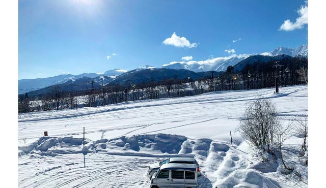Sunshine Hakuba Ski-to-door by JAMSZ ROYALE