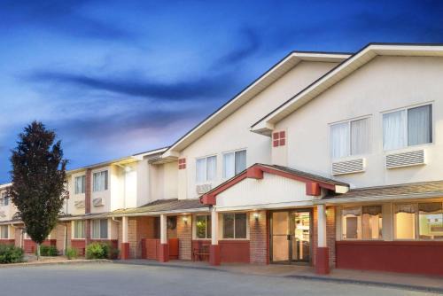 Super 8 by Wyndham Kingston in Kingston