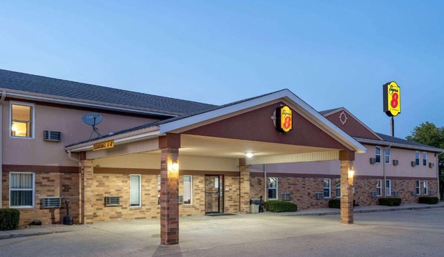 Super 8 by Wyndham Mattoon in Mattoon
