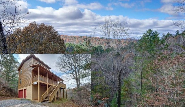 Take in Stunning Views in this Lovely Pet Friendly Smokey Mountains Chalet in Murphy