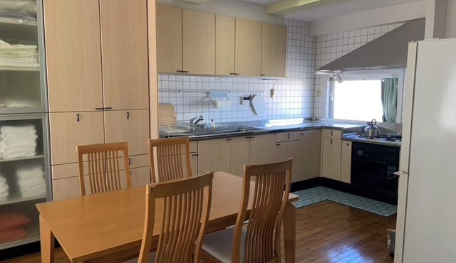 THE SECRET BASE, Spacious 2DK with Big Kitchen, 5 Guests, 13min to Kawaguchi Sta.