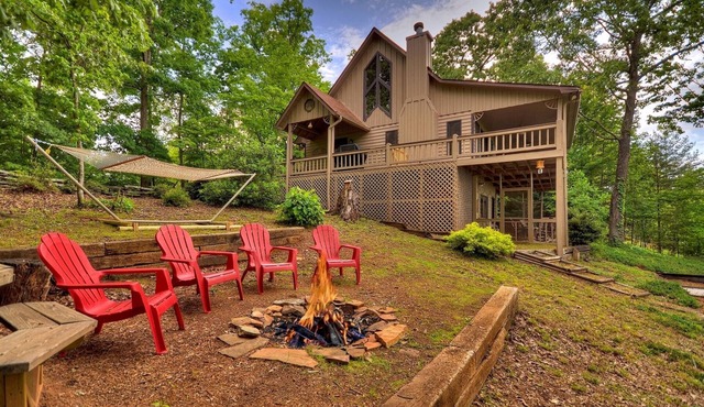 Top of Mountain Views, Pet Friendly, Fenced Yard in Morganton
