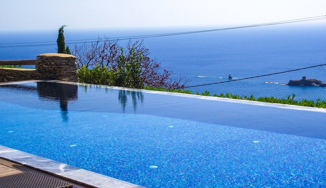 Tranquil, Relaxing Luxury Art Villa with private infinity pool & marvelous views in Λάμυρα