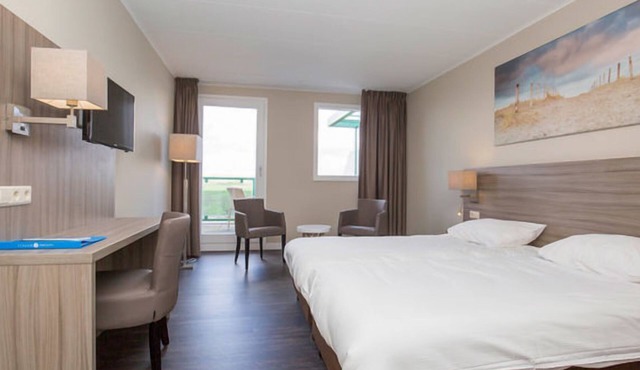 Unwind in Callantsoog | 2 Modern Unit, Steps Away from Golf, Pool & Sea Breeze in Callantsoog