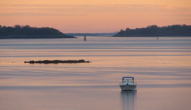 Waterfront Boston/Island views. Kayaks. Fall and Holiday dates available in Quincy