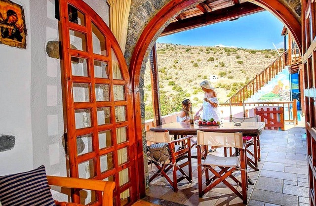 Holiday Plaka Persons Bedrooms 