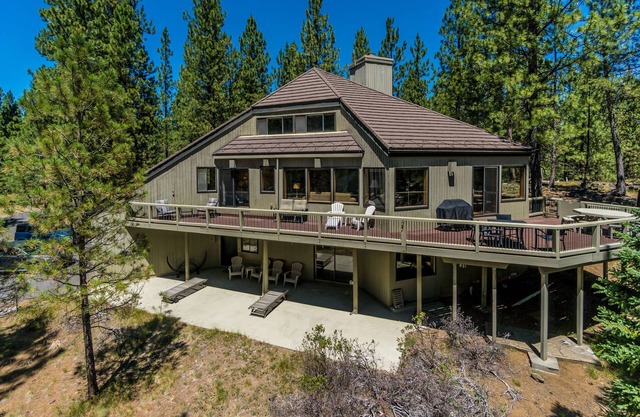 Deluxe Black Butte Ranch Home. Perfect for a special family time or winter fun! in Sisters