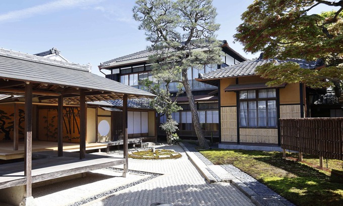 Sasayama Villa | A single lodge surrounded by ten cultural properties and a stone garden lit by light/Registered as a Tangible Cultural Property of Japan/Designed under the supervision of Shinsozai Research Institute/Sasayama, Tanba, Hyogo Prefecture