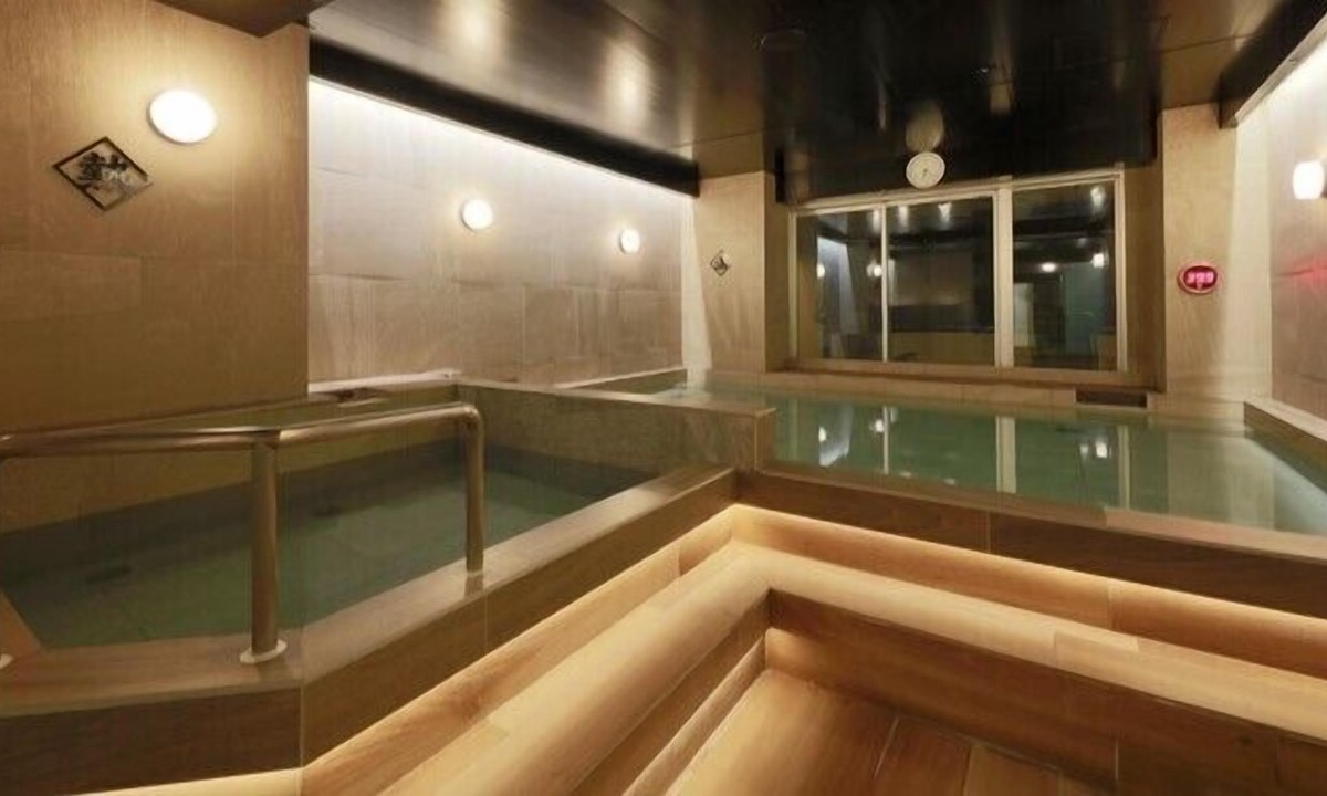Shinbashi Hotel | Rembrandt Cabin and Spa Shimbashi - Caters to Men