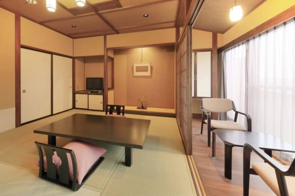 Kaminoyama House | Standard Shunsai Japanese Kaiseki Plan Renovate / Kaminoyama Yamagata