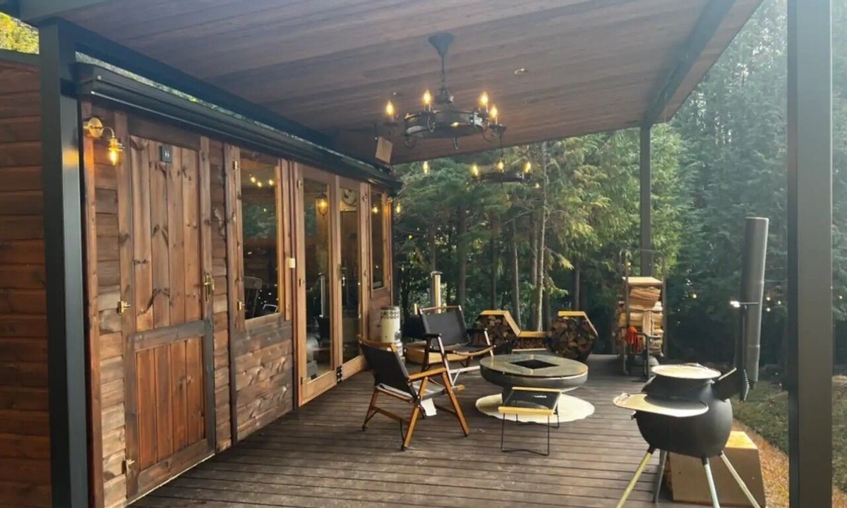 Higashihiroshima RV Rental | Completely private glamping with a woodfired bath / Higashihiroshima City Hiroshima