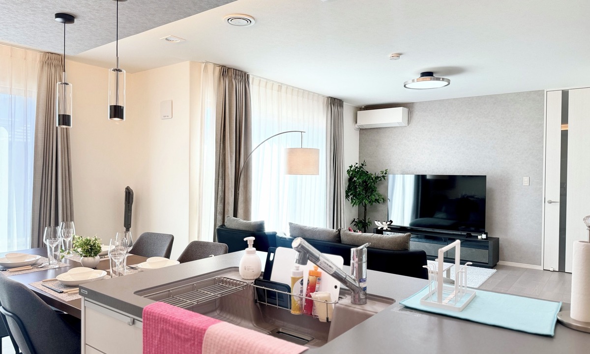 Higashi Ward Villa | Akikawa Toshima 2 | 20 mins to Airport | Steel-Frame 4BR | Up to 7 Guests