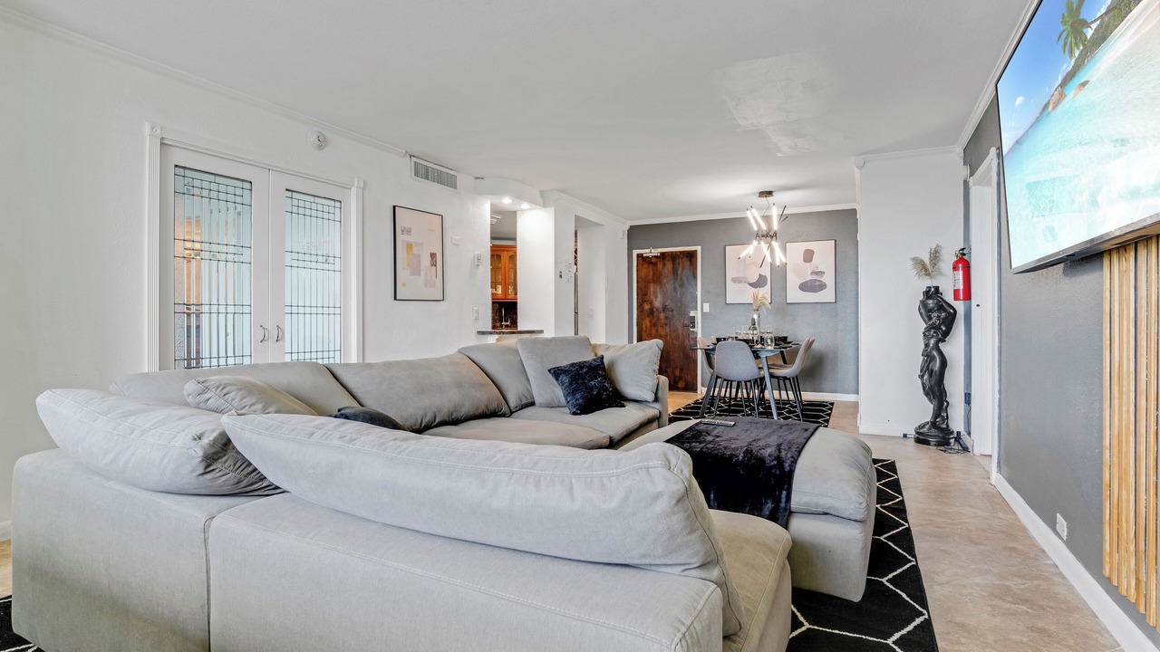 Photo of Livingroom in Galt Mile