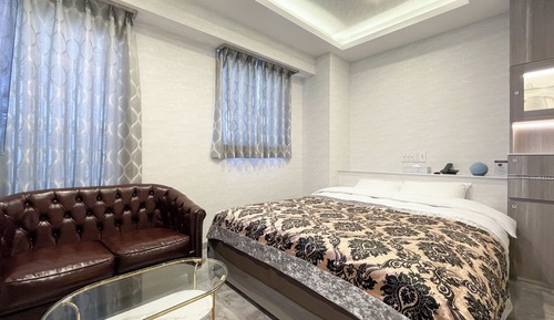 Grace Double Room, Smoking