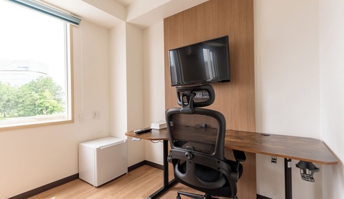 [A] Hollywood Twin Room, Non Smoking